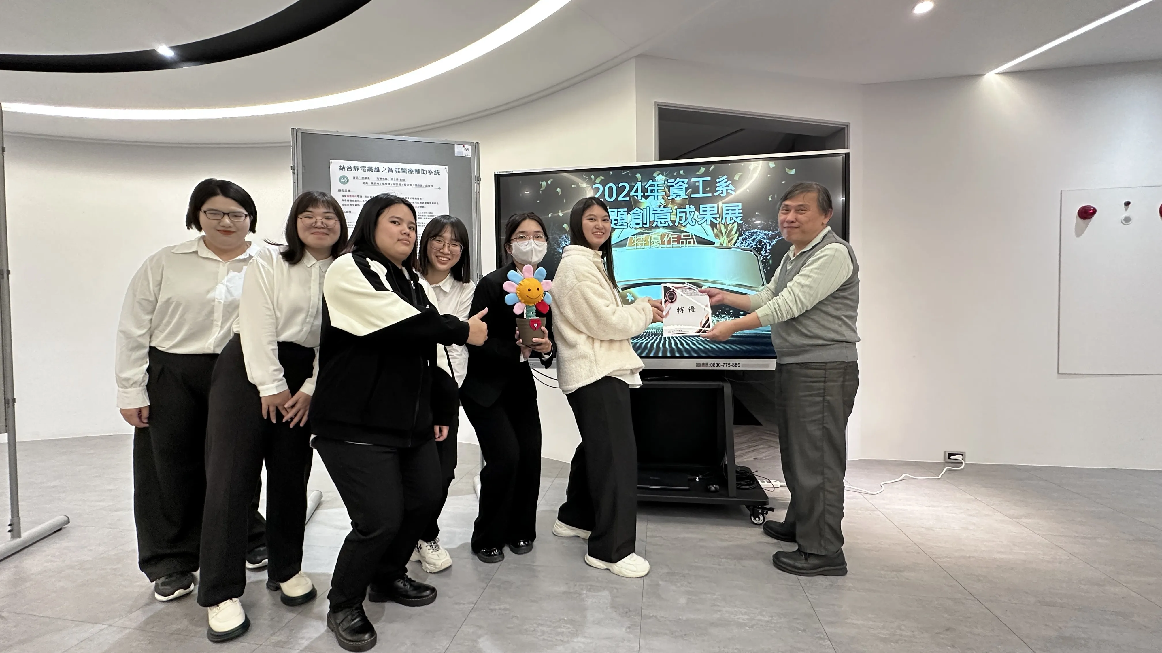 結合靜電纖維之智能醫療輔助系統 | 許士彥老師指導 | 吳秀琪、陳奕岑、邱苡榕、殷芷苓、呂品諭、羅琬婷