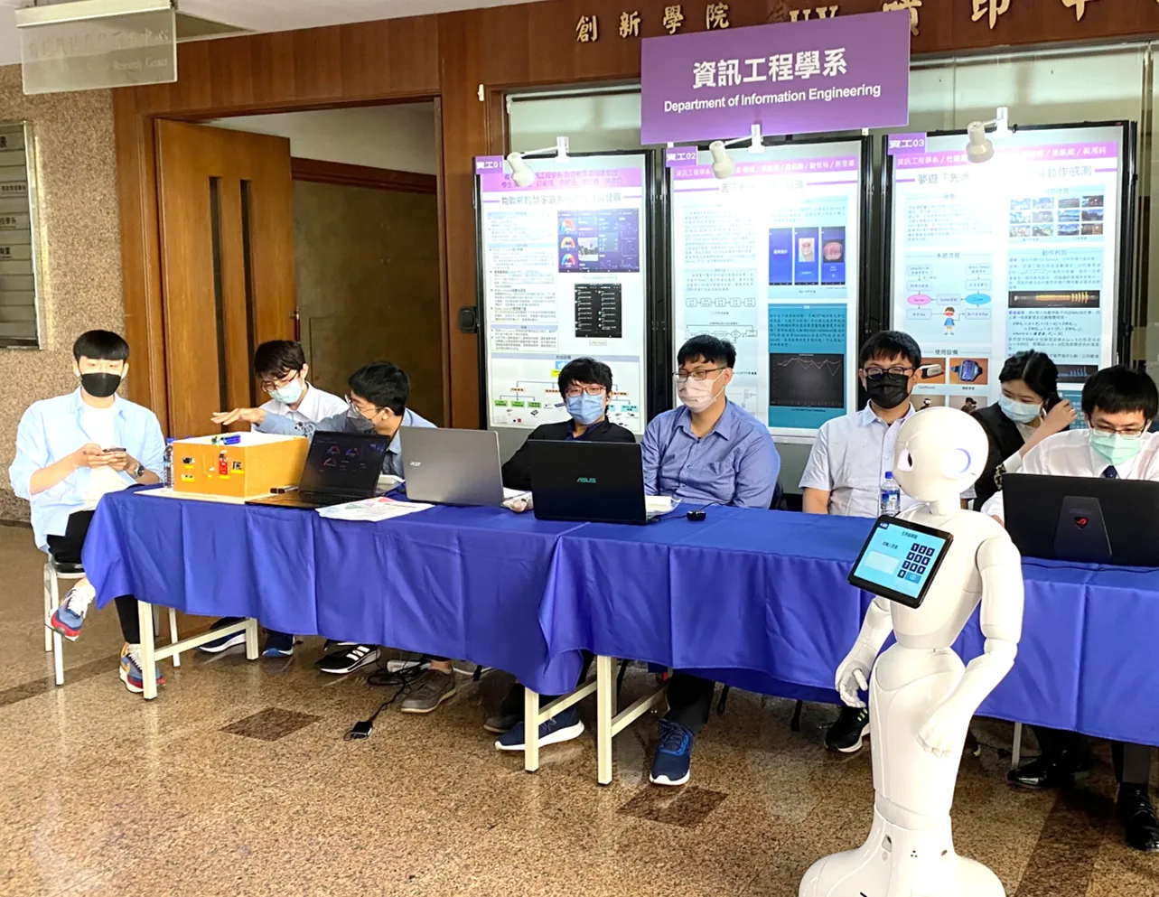 與大學部個人申請面試活動同步辦理，展示於科技大樓1樓